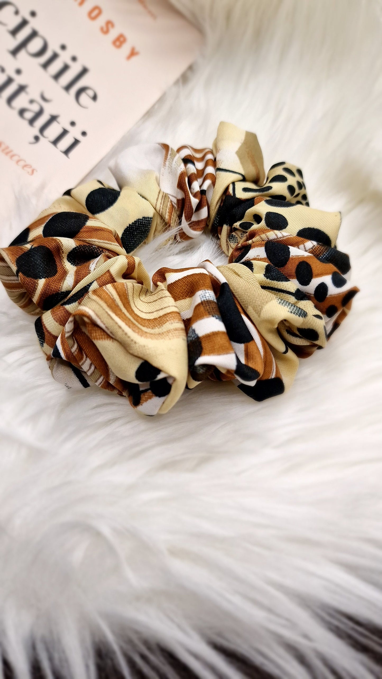 Scrunchie - cream coffee late