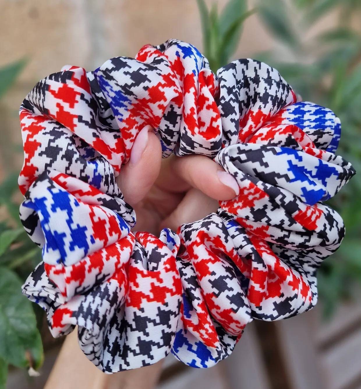 Satin Scrunchie - Houndstooth design