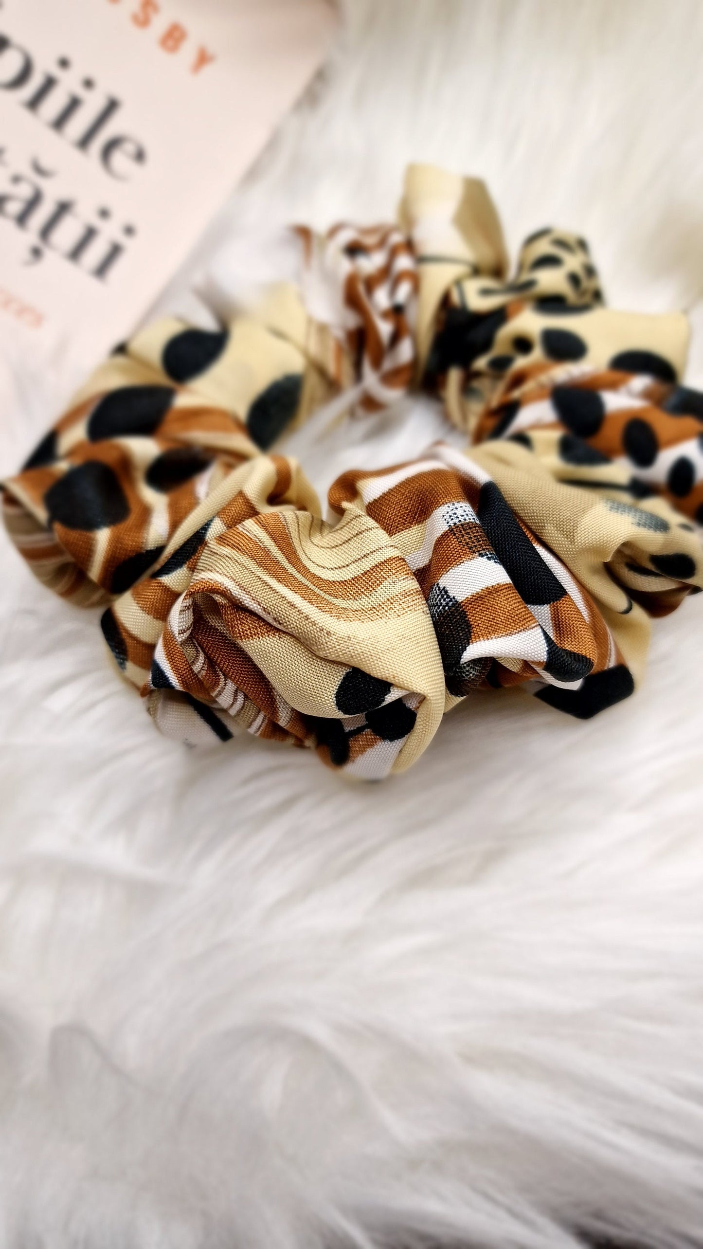 Scrunchie - cream coffee late