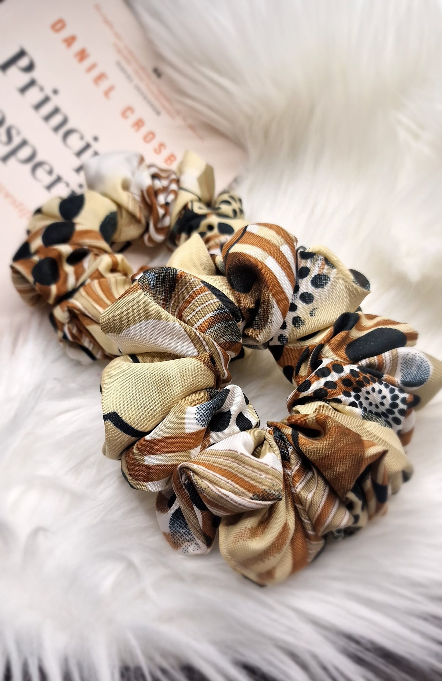 Scrunchie - cream coffee late