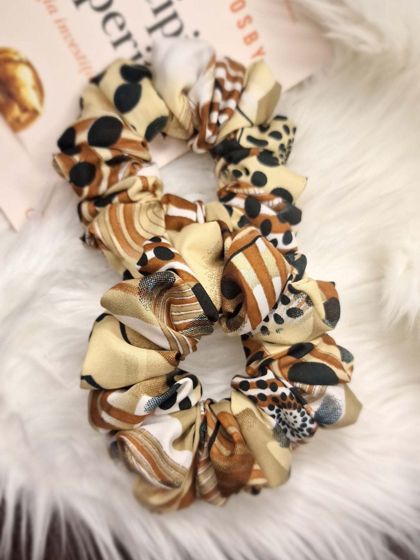 Scrunchie - cream coffee late